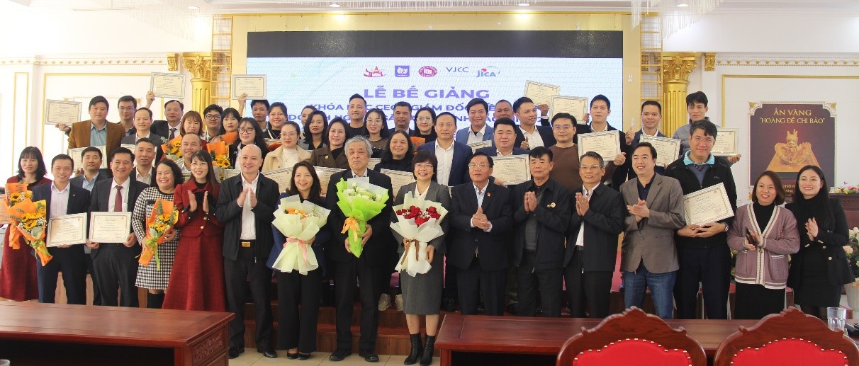 Bế giảng khóa học giám đốc điều hành doanh nghiệp sản xuất