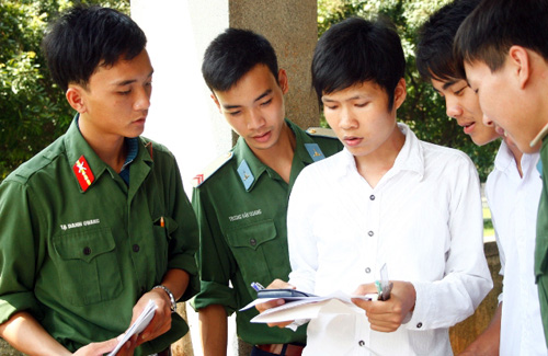Thí sinh xăm hình kinh dị không được tuyển vào trường quân đội