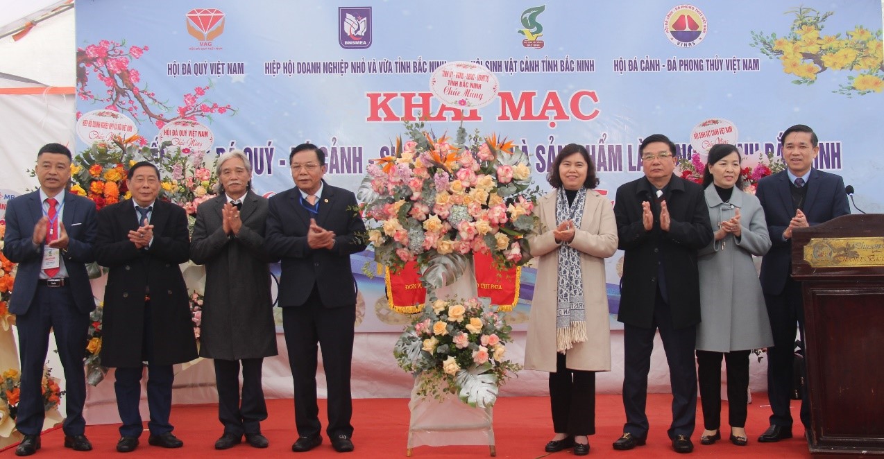 Khai mạc triển lãm Đá quý, đá cảnh – sinh vật cảnh và sản phẩm làng nghề truyền thống