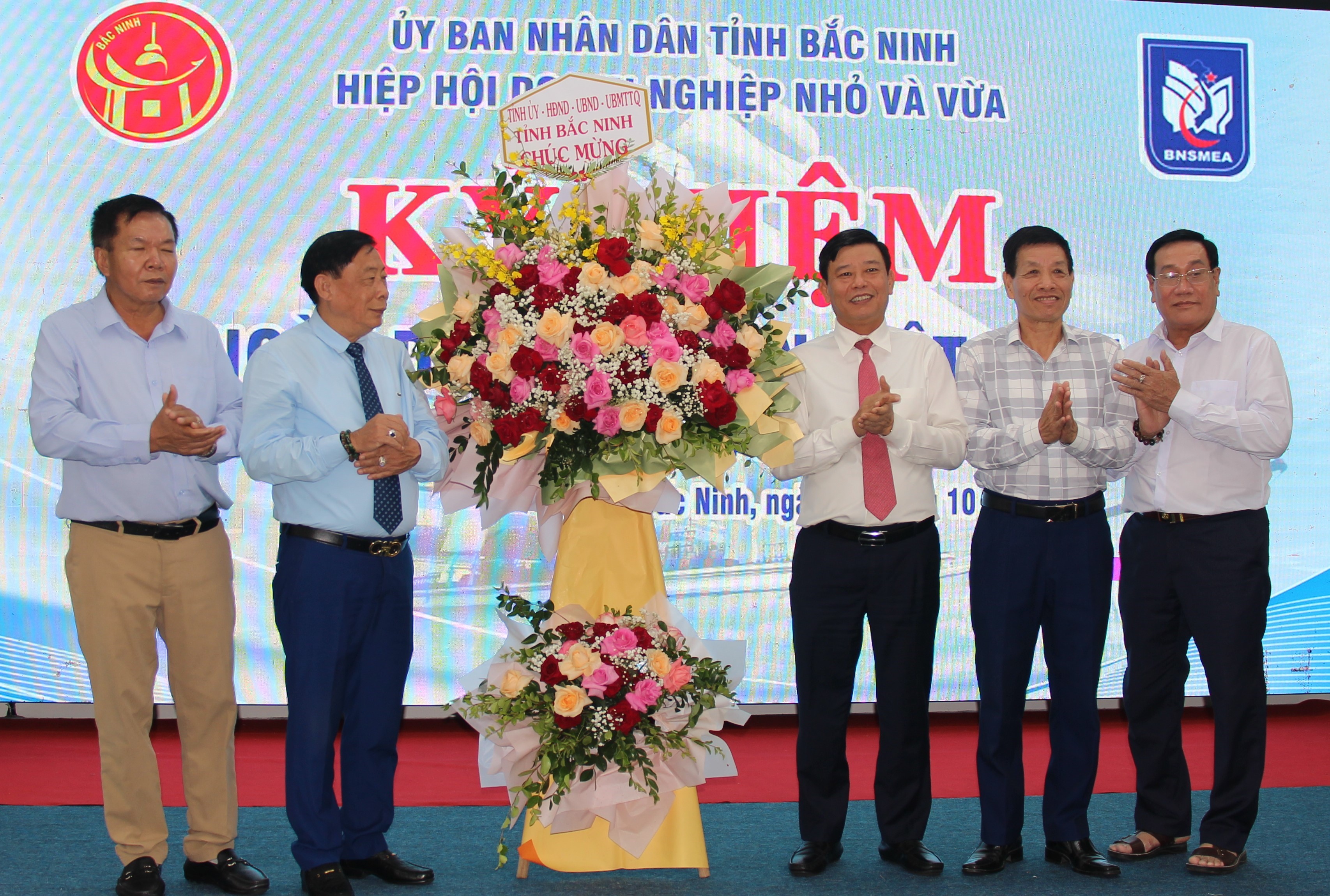 Hiệp hội Doanh nghiệp nhỏ và vừa tỉnh kỷ niệm Ngày Doanh nhân Việt Nam
